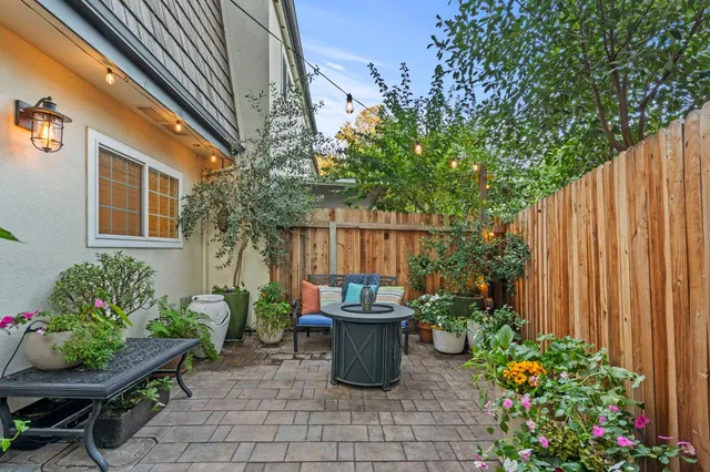 $325,000 | 1920 Benita Drive, Unit 4, Rancho Cordova, CA 95670