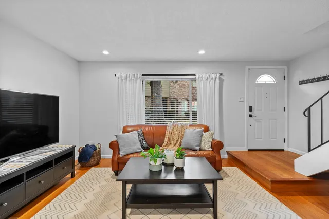 $325,000 | 1920 Benita Drive, Unit 4, Rancho Cordova, CA 95670