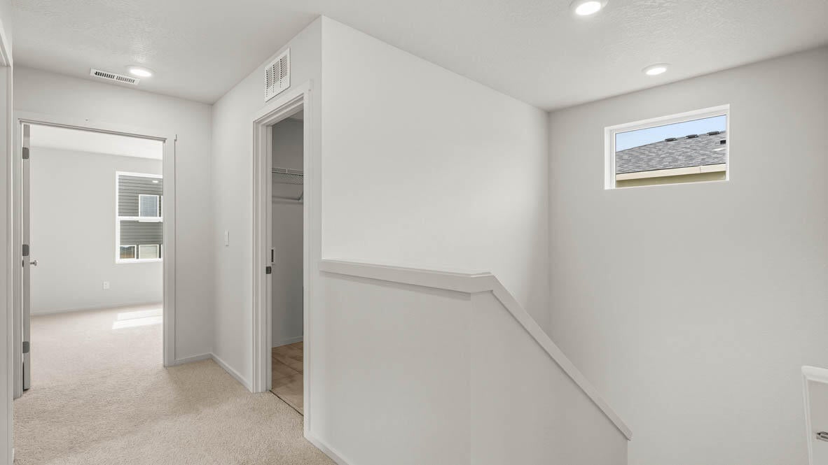222 Darlington Street Medford, OR 97501 - Photo 13 of 22 014 upstairs hall
