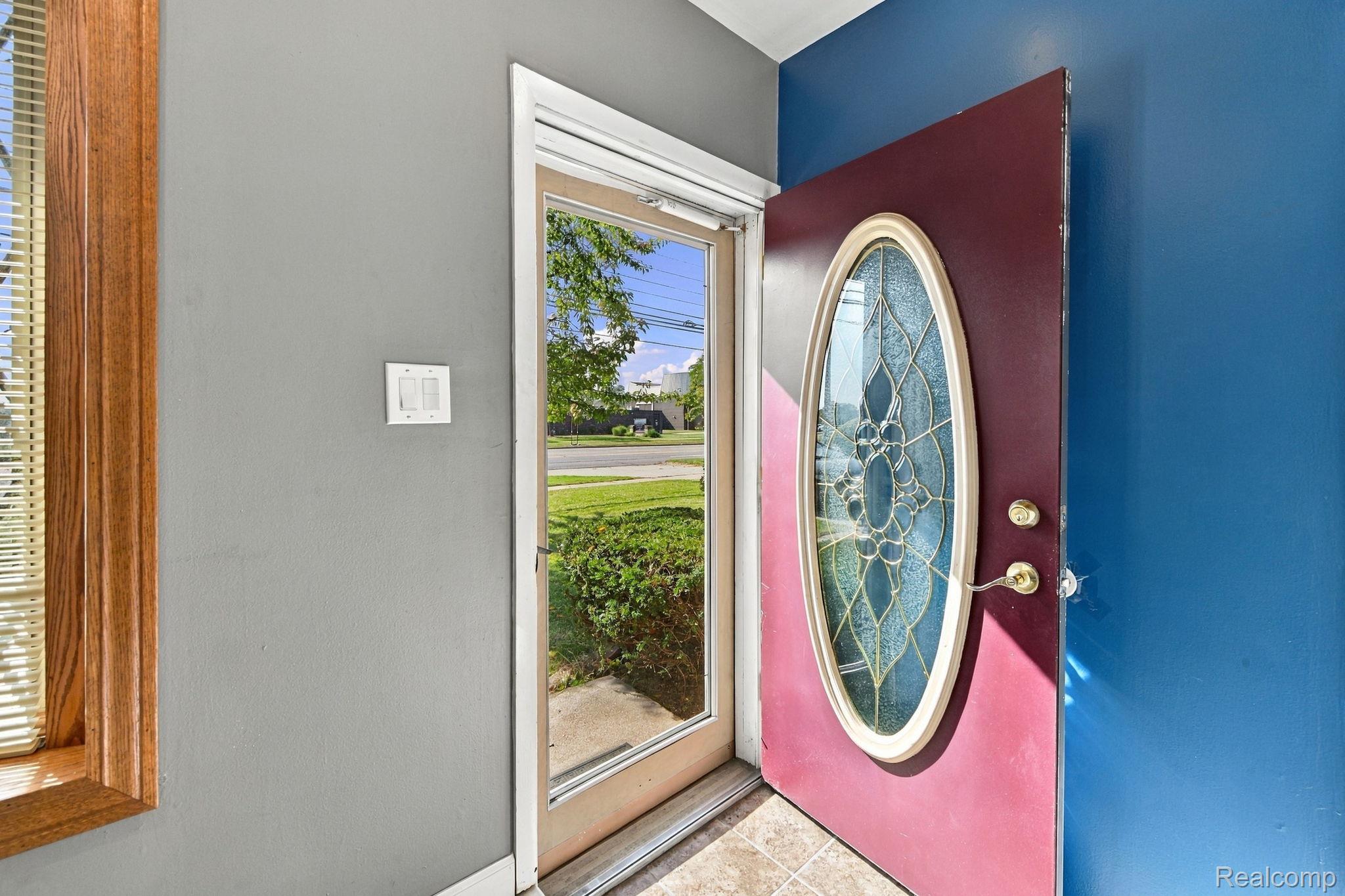 13265 12 Mile Road Warren, MI 48088 - Photo 6 of 33 Entryway featuring a decorative oval glass door, a storm door, and tile flooring