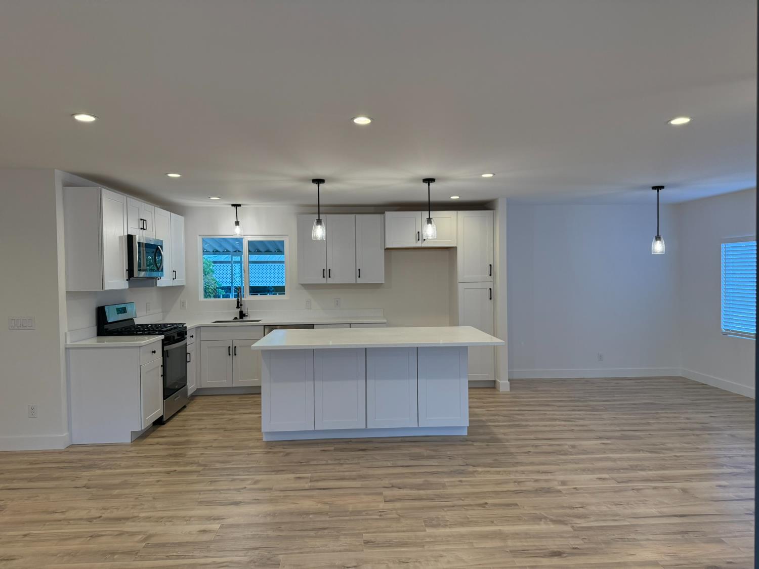 24 Olga Way Roseville, CA 95661 - Photo 4 of 44