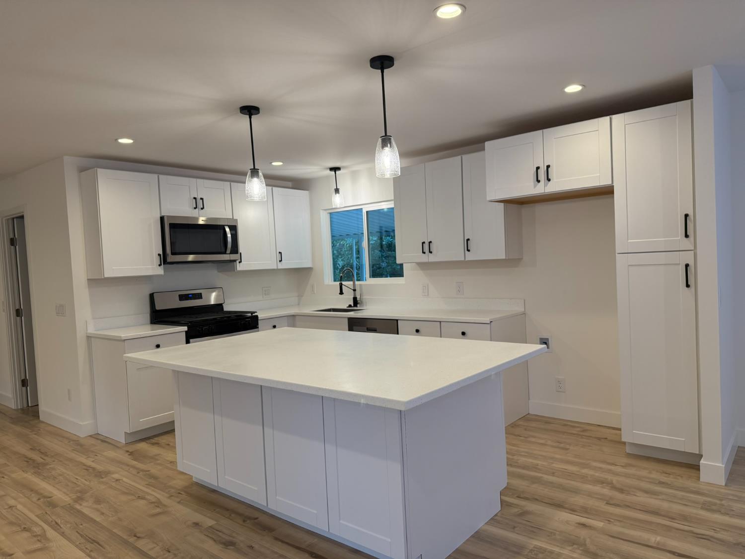 24 Olga Way Roseville, CA 95661 - Photo 5 of 44