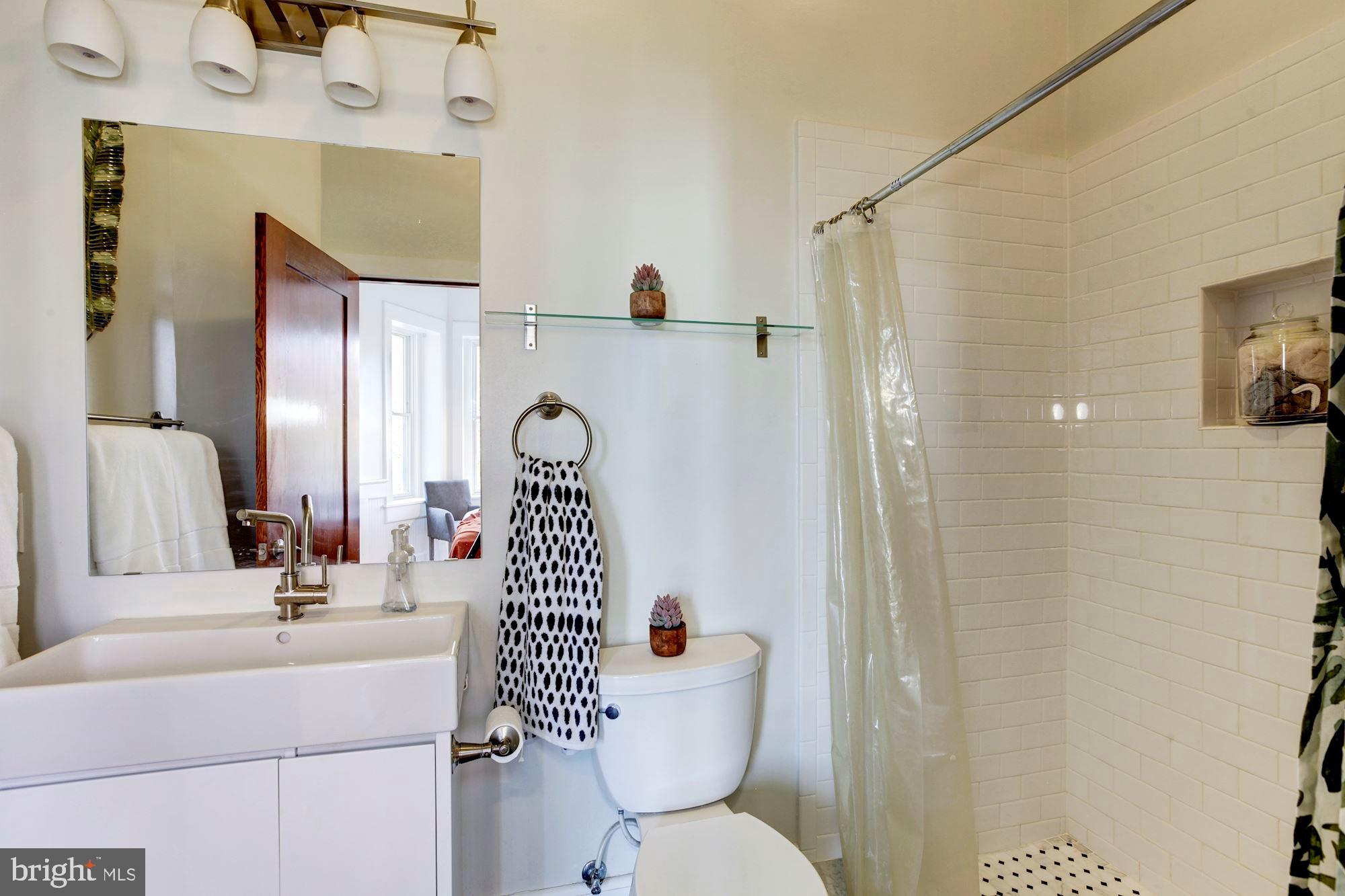 17 R Street Northeast Washington, DC 20002 - Photo 18 of 39 Master Bathroom