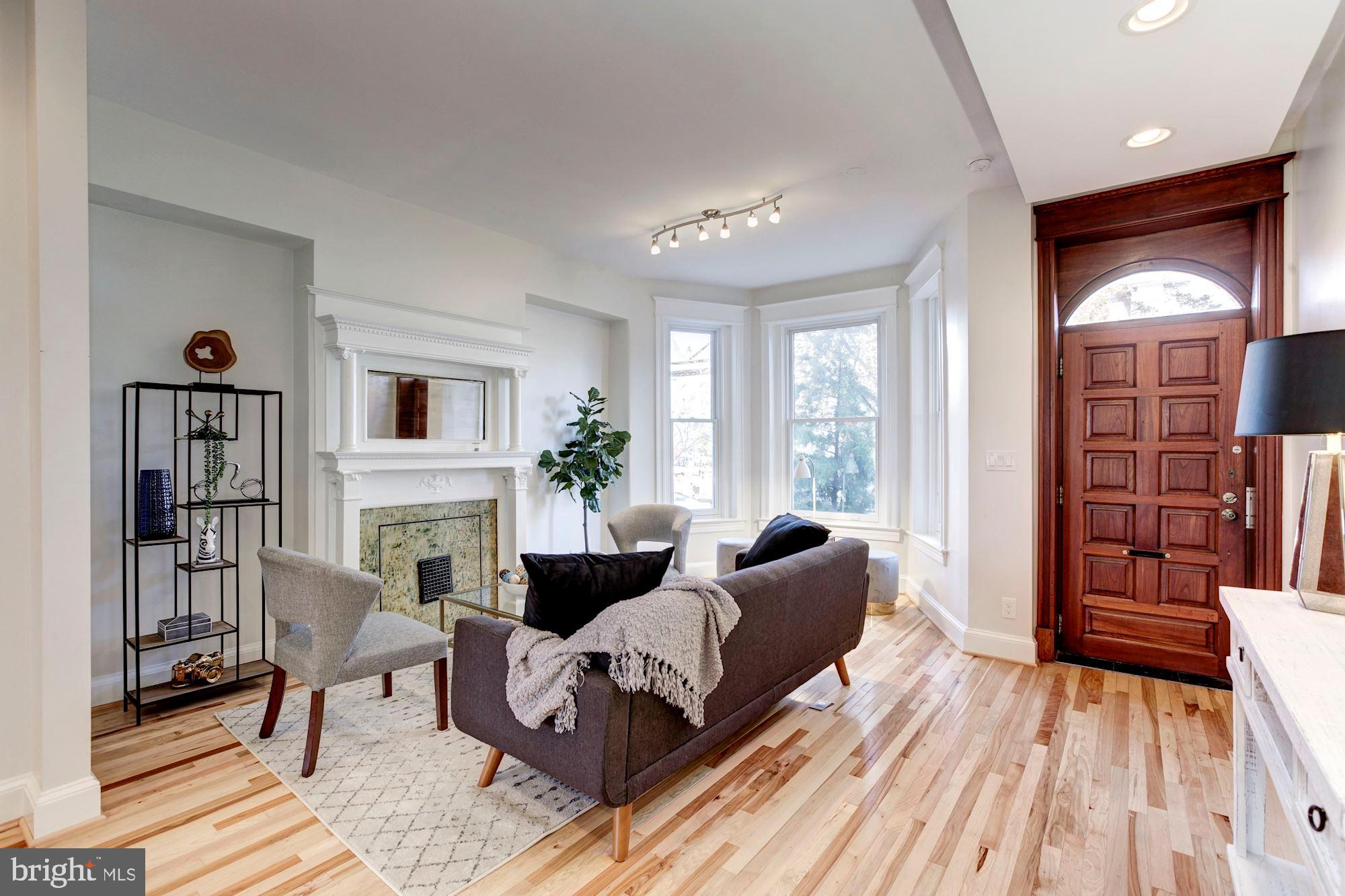 17 R Street Northeast Washington, DC 20002 - Photo 6 of 39 Living Room