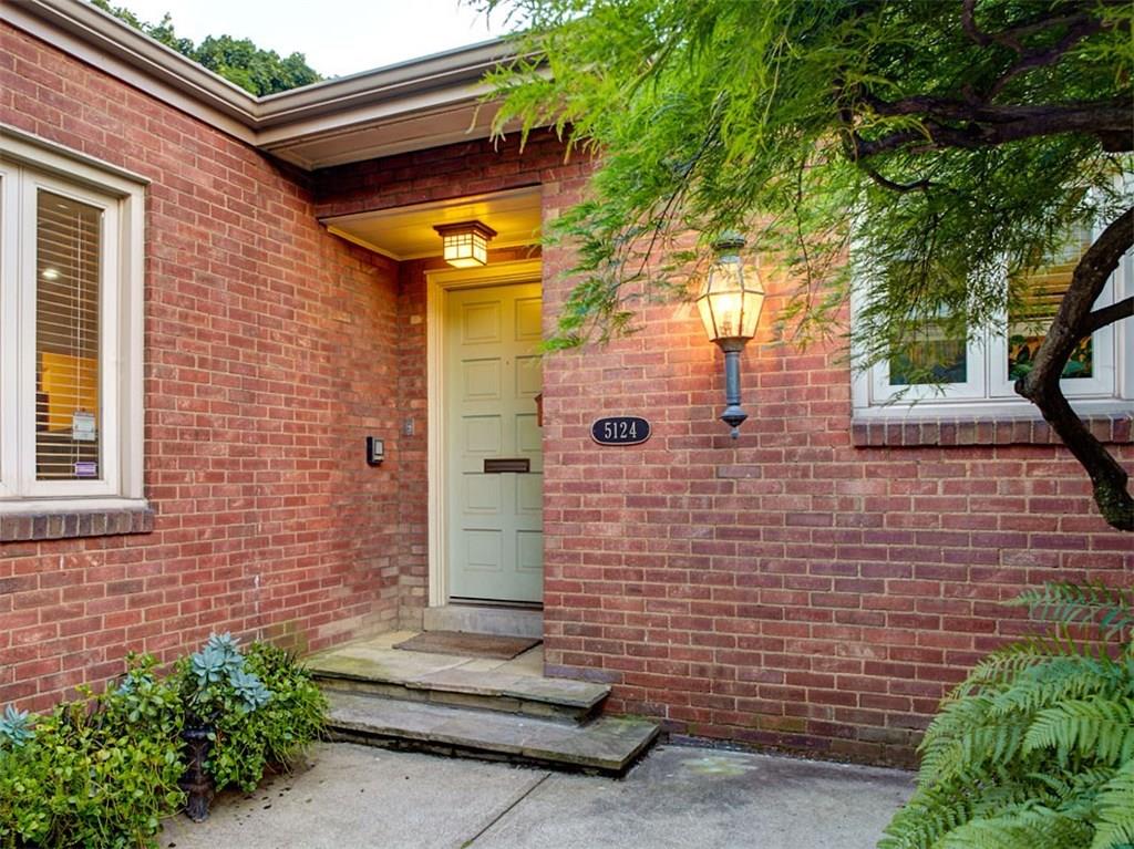 5124 Holyrood Road Pittsburgh, PA 15213 - Photo 2 of 25 Entrance