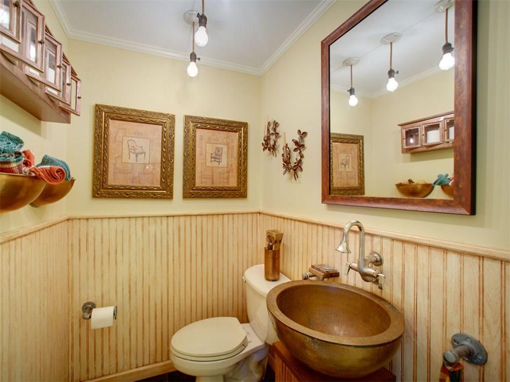 5124 Holyrood Road Pittsburgh, PA 15213 - Photo 11 of 25 Powder Room