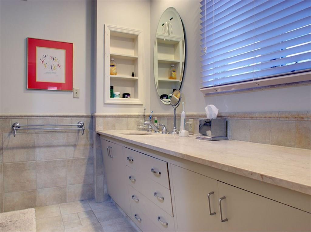 5124 Holyrood Road Pittsburgh, PA 15213 - Photo 14 of 25 First Floor Bath