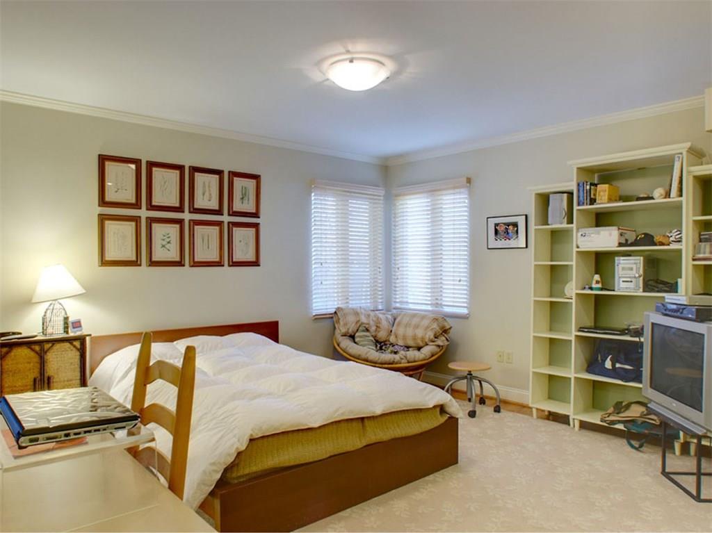 5124 Holyrood Road Pittsburgh, PA 15213 - Photo 15 of 25 Bedroom