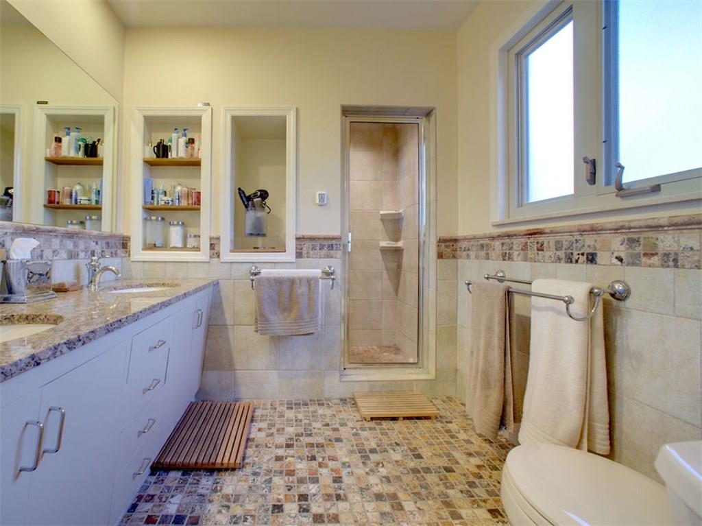 5124 Holyrood Road Pittsburgh, PA 15213 - Photo 18 of 25 Master Bath
