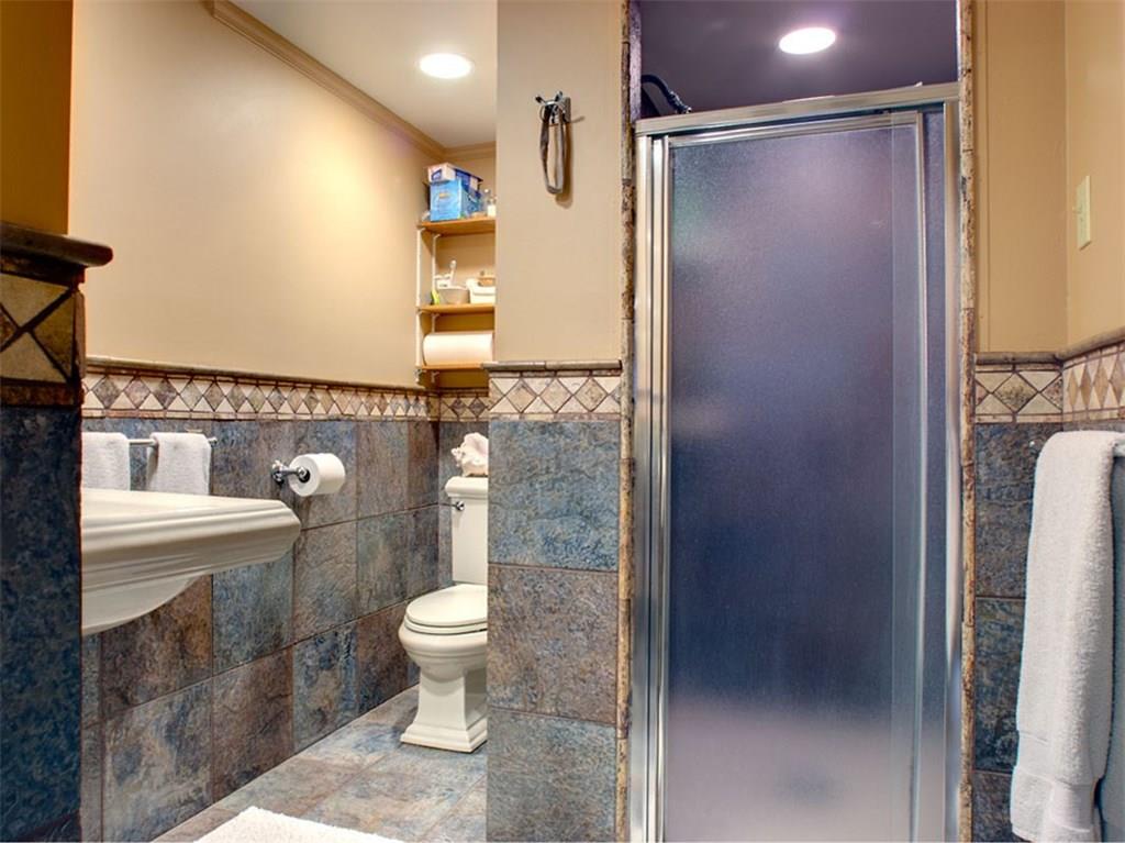 5124 Holyrood Road Pittsburgh, PA 15213 - Photo 24 of 25 Lower Level Bath