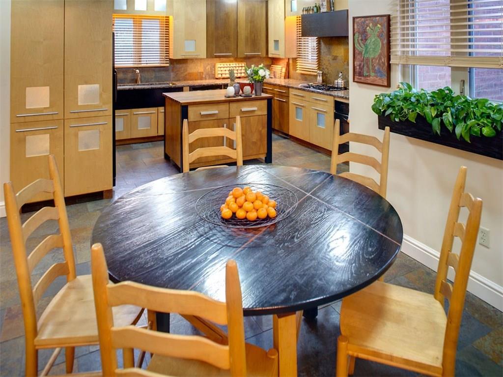 5124 Holyrood Road Pittsburgh, PA 15213 - Photo 7 of 25 Eat in Kitchen