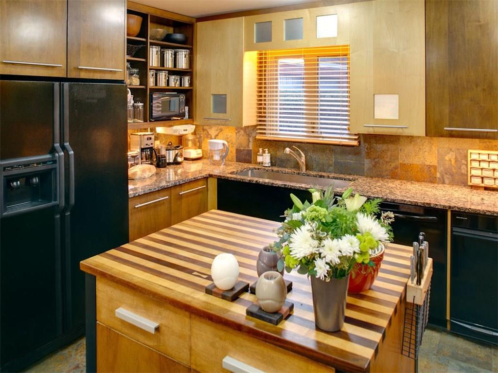 5124 Holyrood Road Pittsburgh, PA 15213 - Photo 9 of 25 Kitchen
