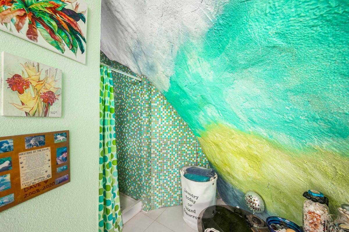 5390 Menehune Road Waimea, HI 96796 - Photo 12 of 22 a bathroom with a toilet and a shower curtain