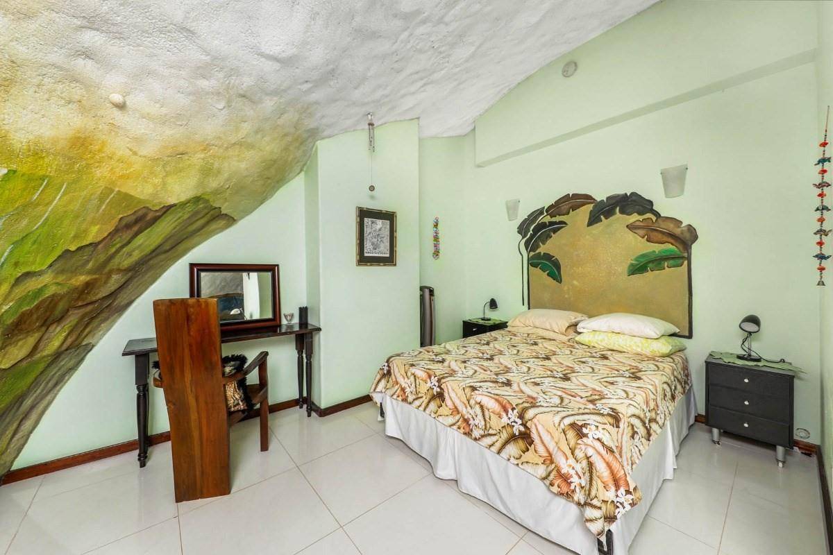 5390 Menehune Road Waimea, HI 96796 - Photo 13 of 22 a bedroom with a bed and dresser