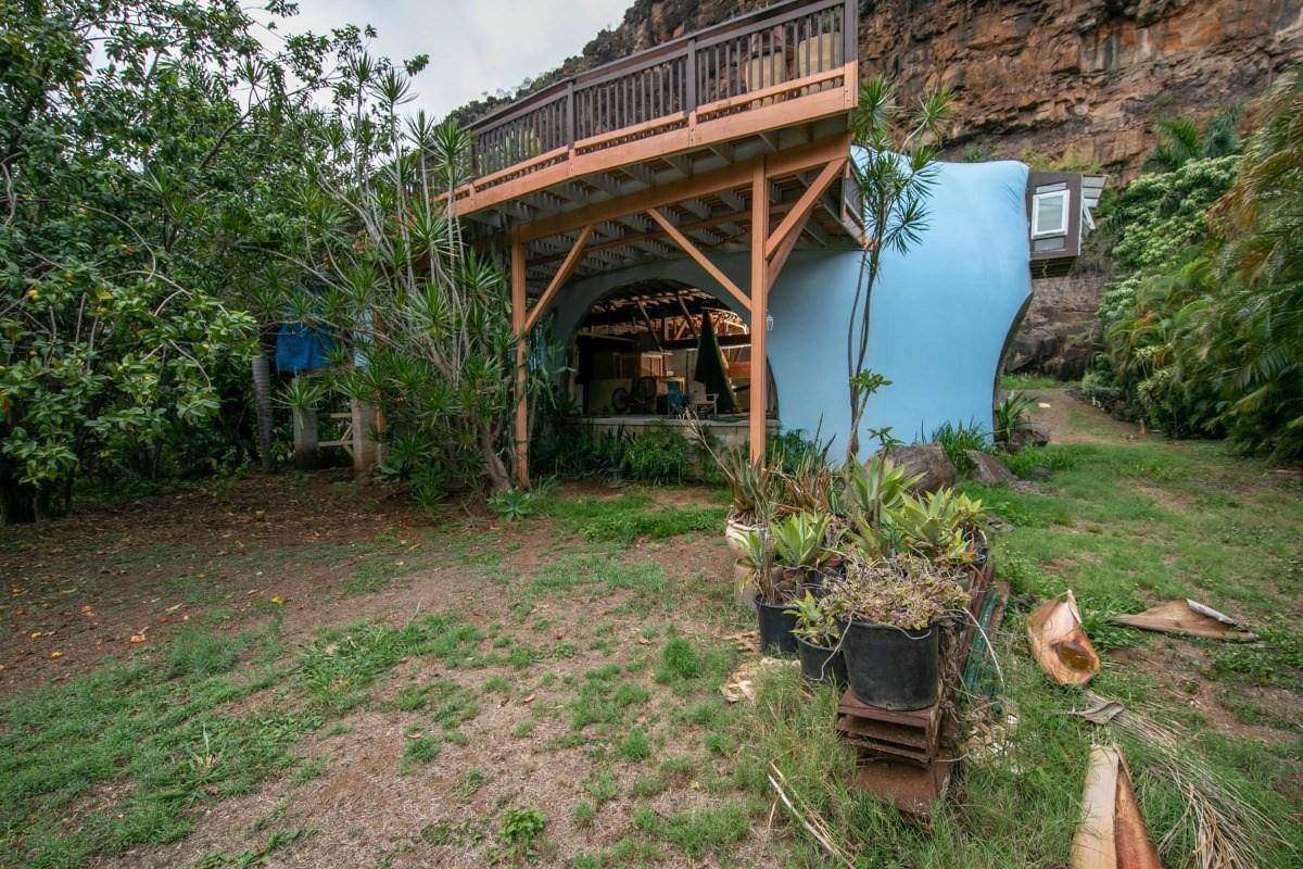 5390 Menehune Road Waimea, HI 96796 - Photo 18 of 22 a view of backyard with table and chairs and potted plants