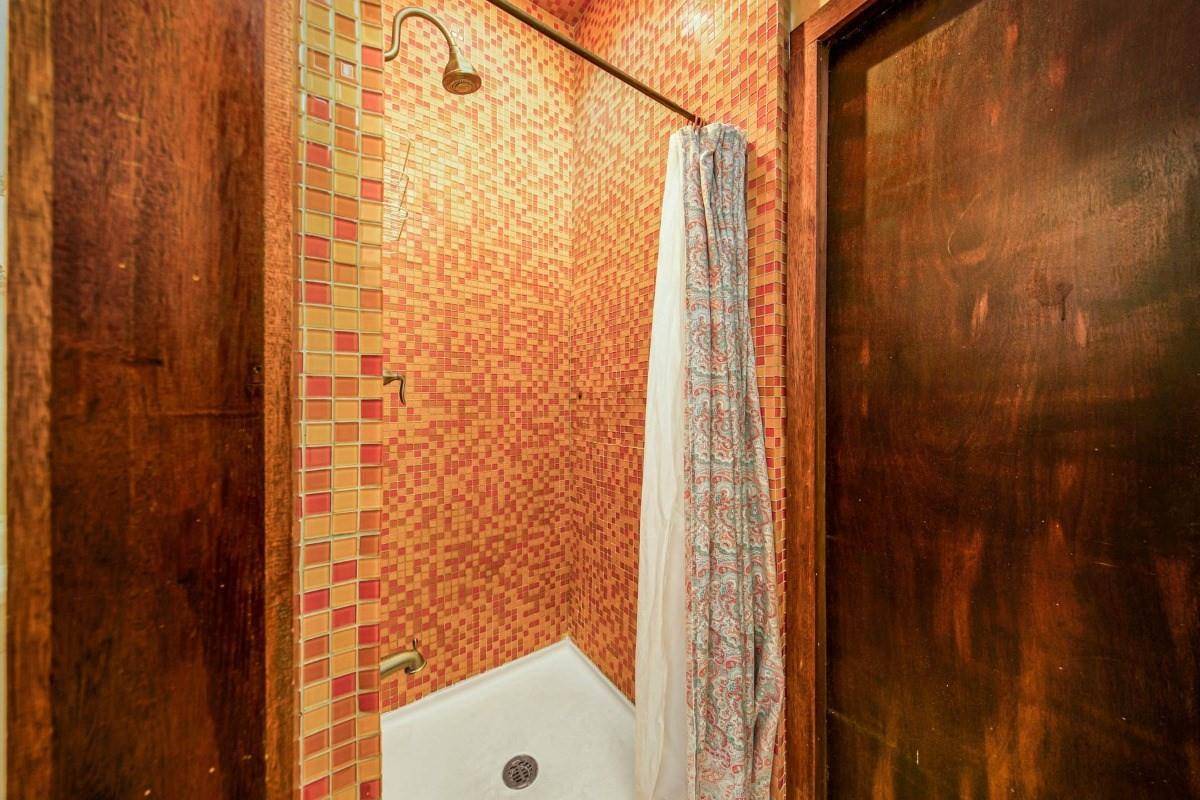 5390 Menehune Road Waimea, HI 96796 - Photo 10 of 22 a bathroom with a shower and a sink