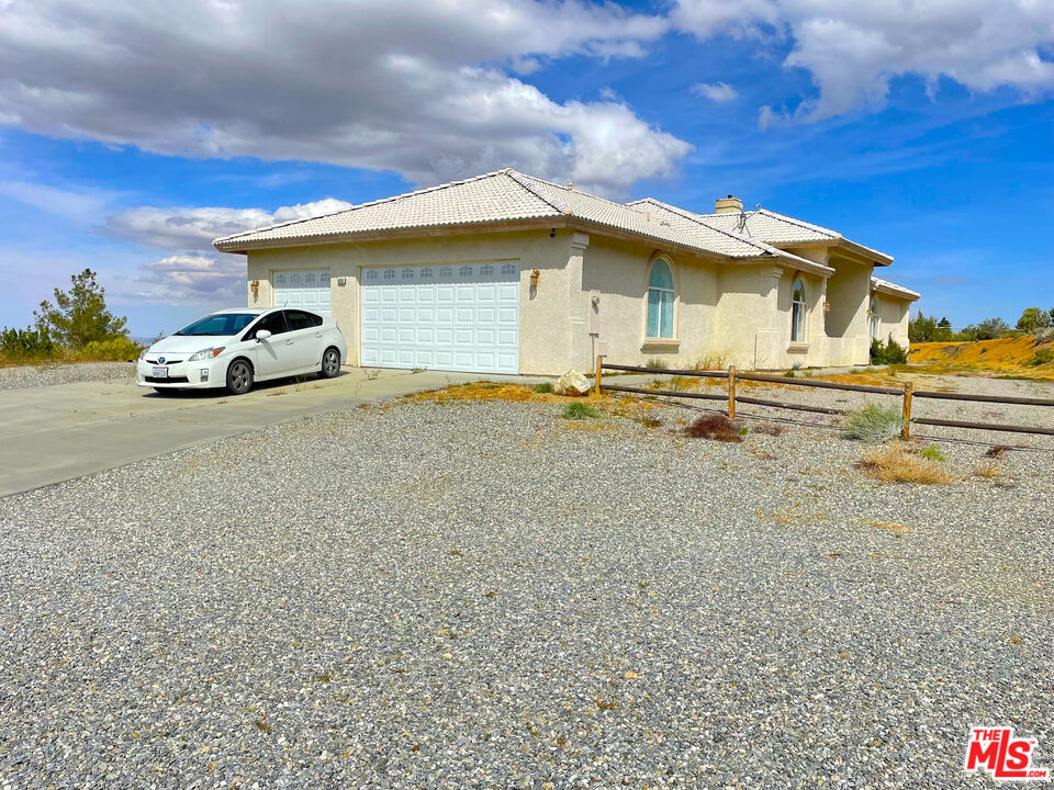 8835 Shadow Mountain Road Pinon Hills, CA 92372 - Photo 6 of 36 Gallery Image 6