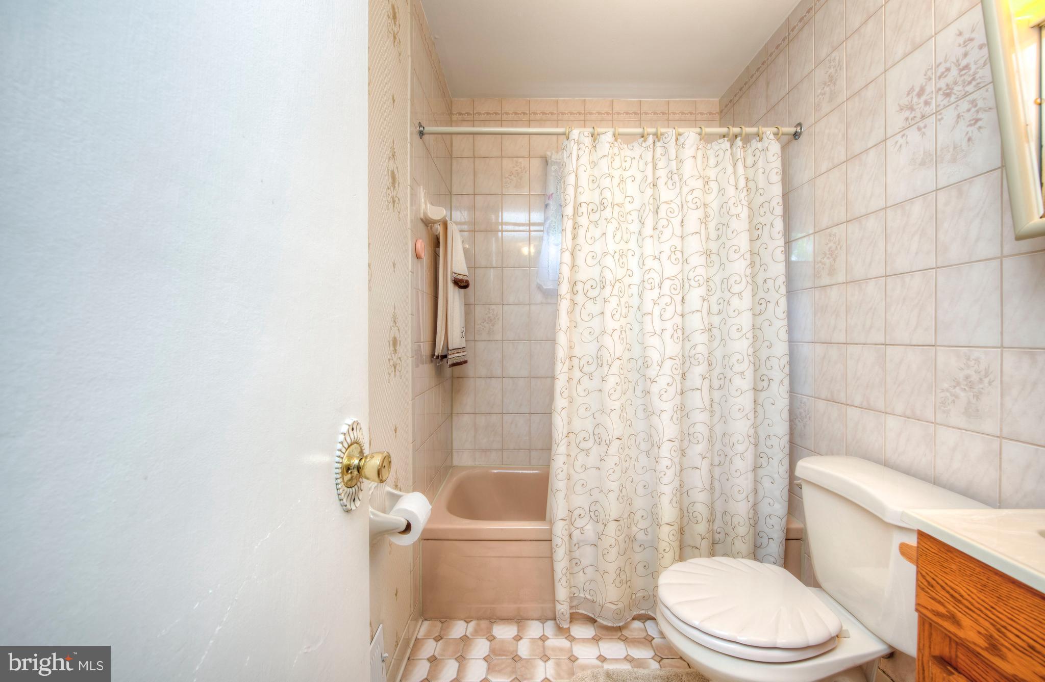 906 Hopton Road Woodbridge, VA 22191 - Photo 14 of 29 Bath