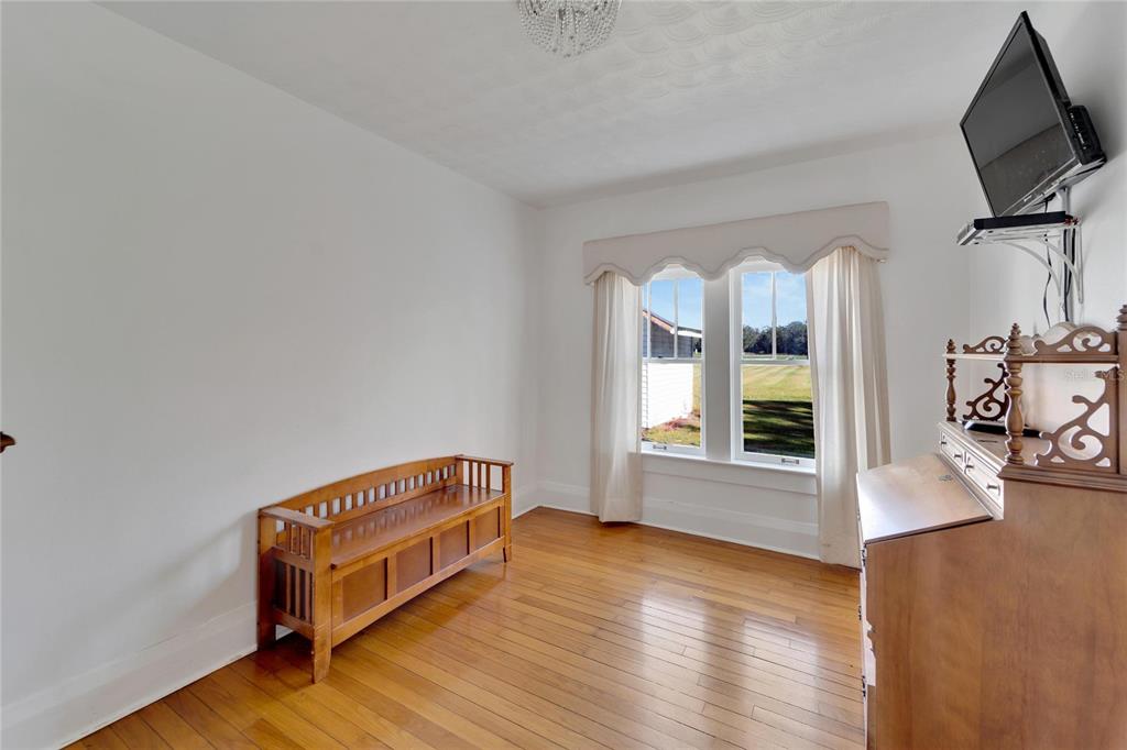 5020 Sydney Road Plant City, FL 33566 - Photo 21 of 33 a living room with furniture and a flat screen tv