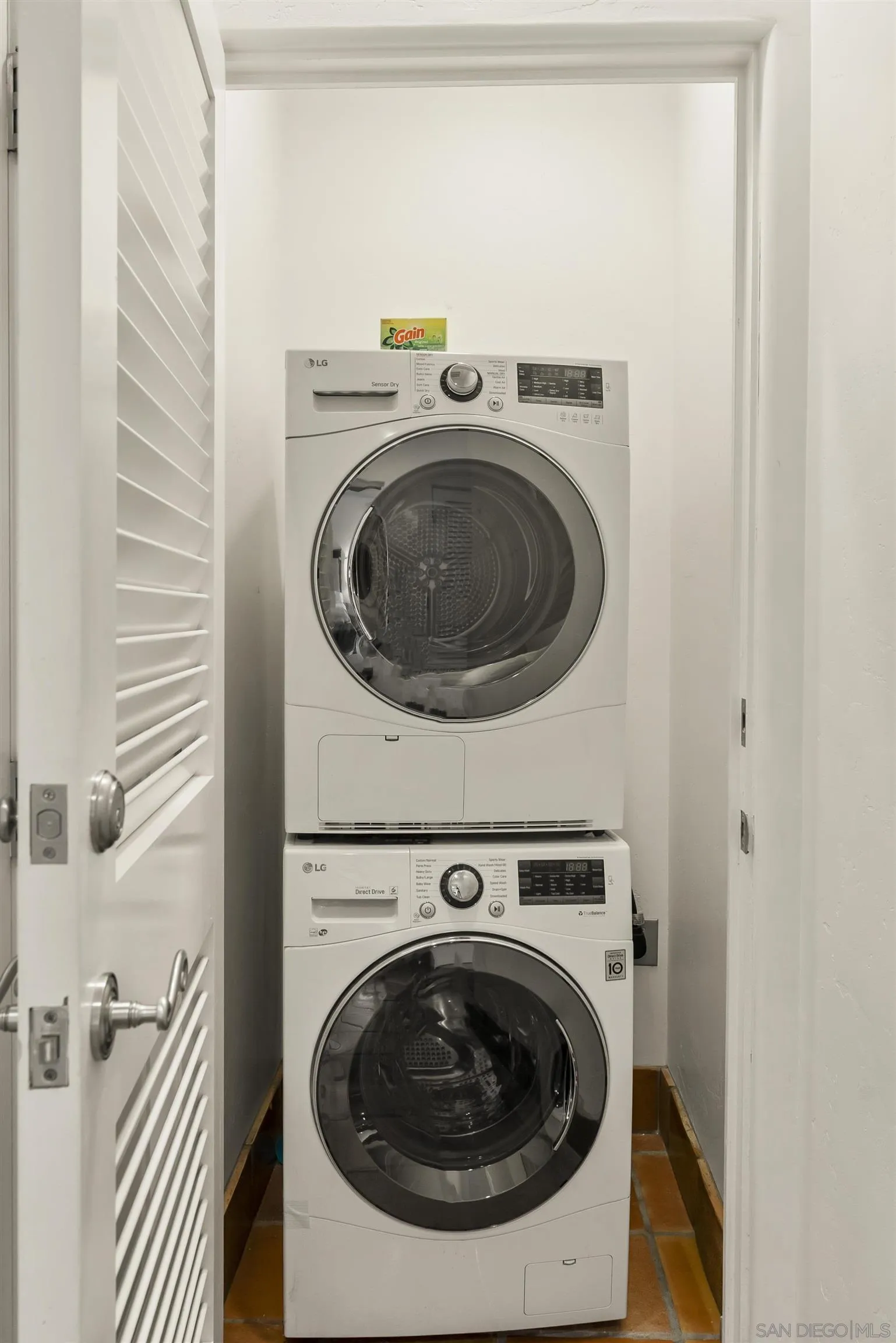 7310 Estrella De Mar Road, Unit 3 Carlsbad, CA 92009 - Photo 14 of 32 a utility room with dryer and washer