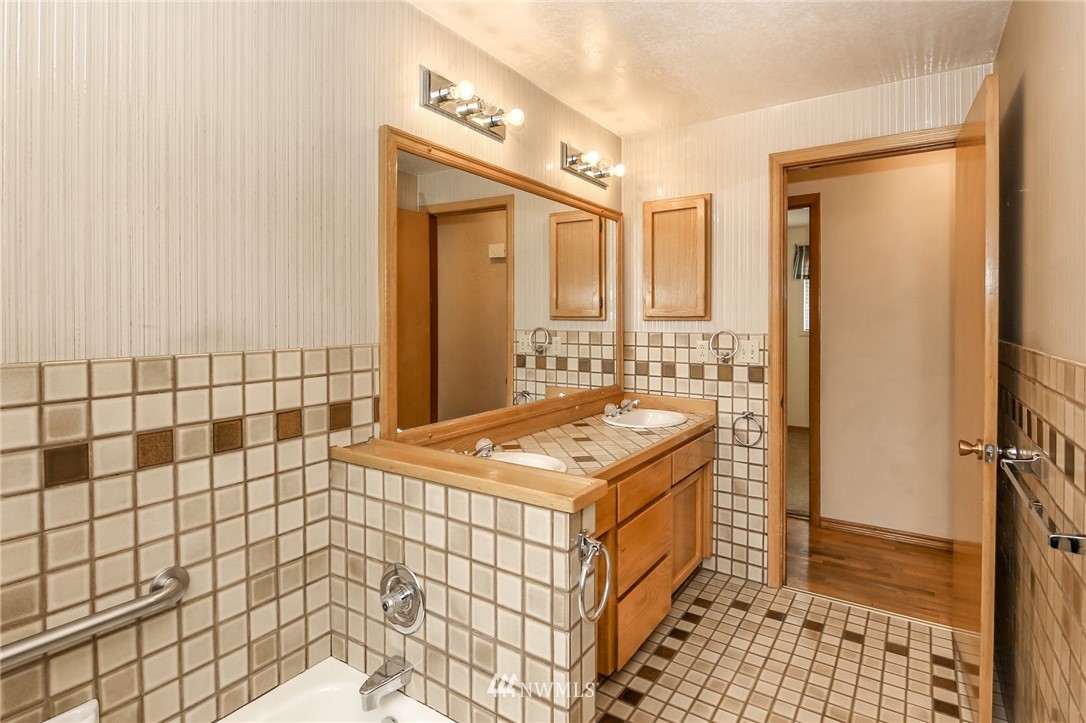 10851 Southeast 180th Place Renton, WA 98055 - Photo 13 of 30 Gallery Image 13