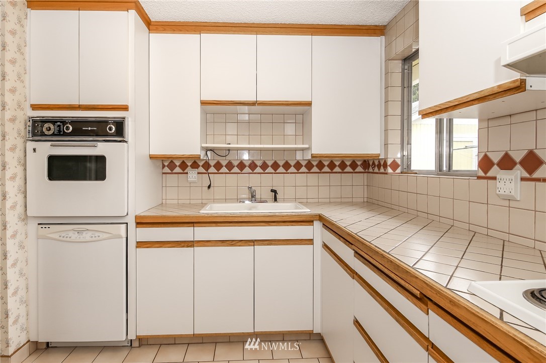 10851 Southeast 180th Place Renton, WA 98055 - Photo 10 of 30 Gallery Image 10