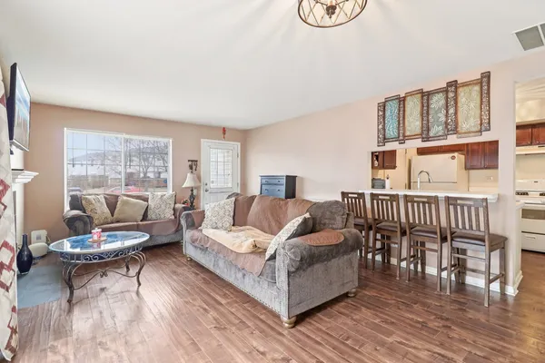 $265,000 | 353 North Gregory Street, Aurora, IL 60504