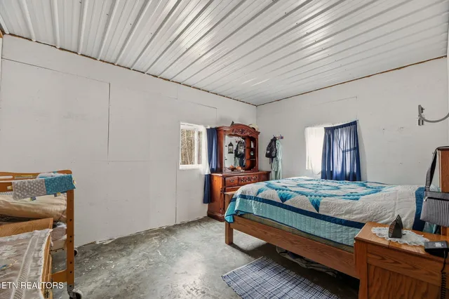 $400,000 | 337 Old Collins Road, Deer Lodge, TN 37726