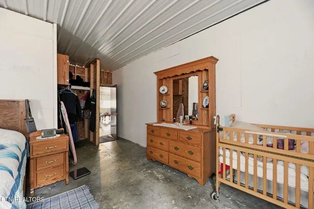 $400,000 | 337 Old Collins Road, Deer Lodge, TN 37726