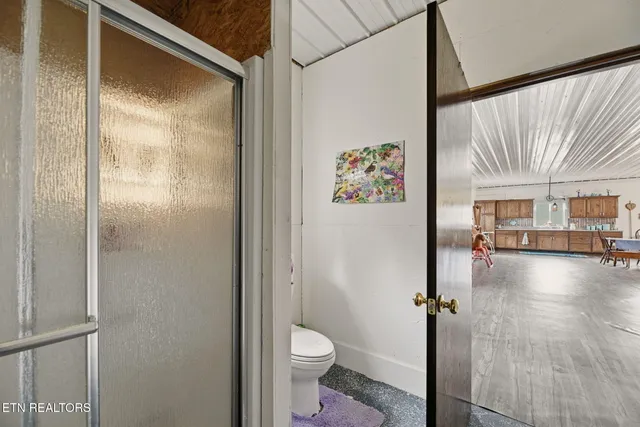 $400,000 | 337 Old Collins Road, Deer Lodge, TN 37726