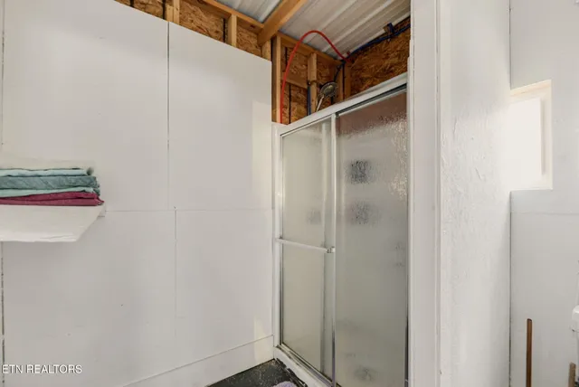 $400,000 | 337 Old Collins Road, Deer Lodge, TN 37726