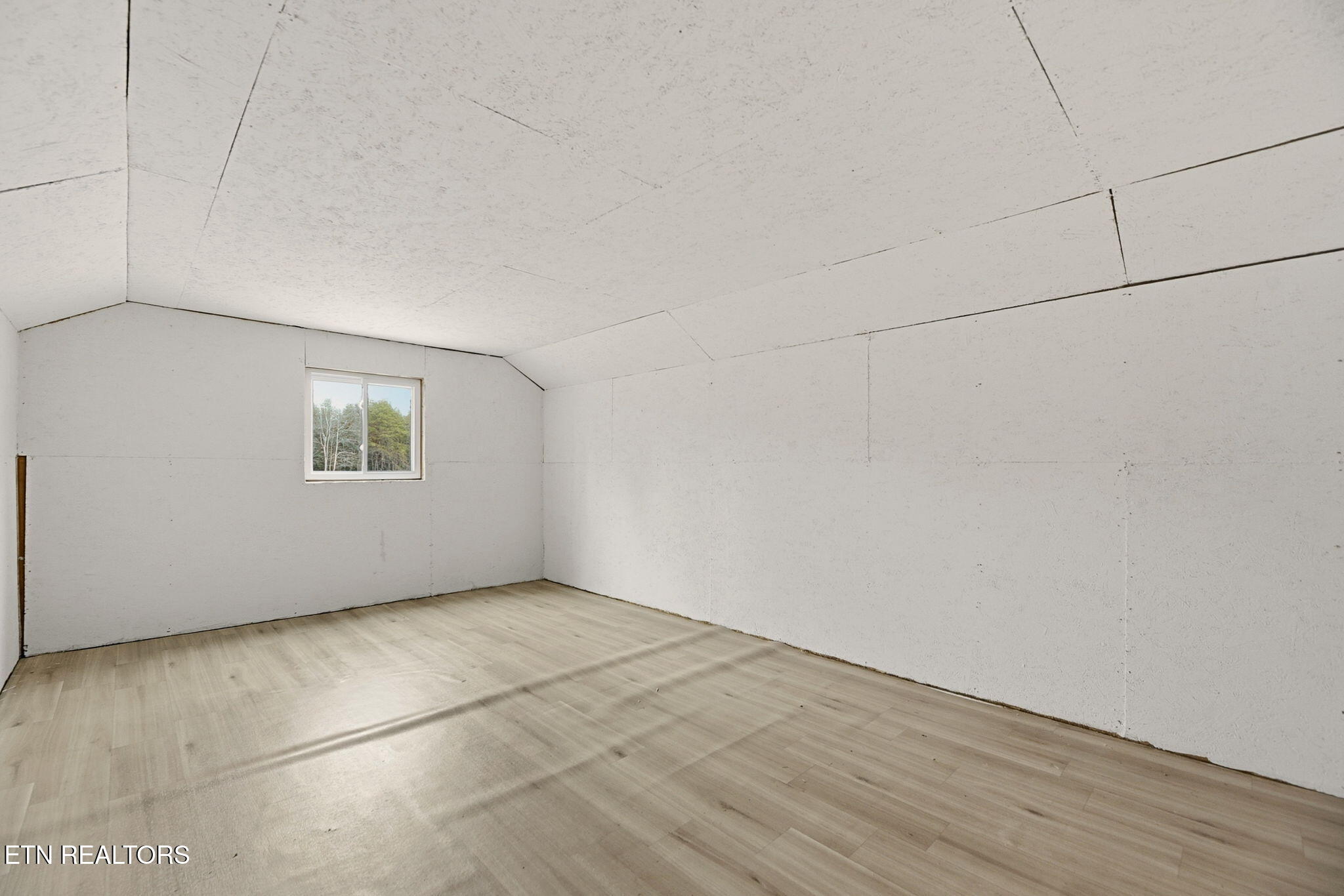 337 Old Collins Road Deer Lodge, TN 37726 - Photo 21 of 40 21