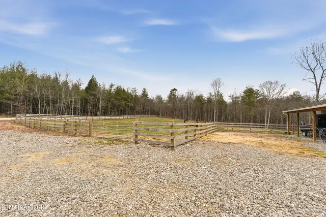 $400,000 | 337 Old Collins Road, Deer Lodge, TN 37726