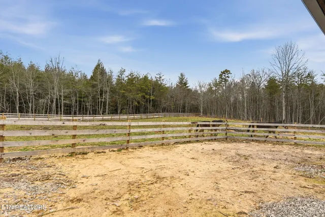 $400,000 | 337 Old Collins Road, Deer Lodge, TN 37726