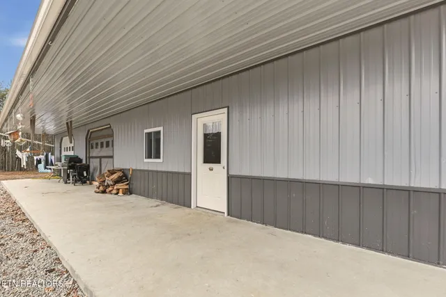 $400,000 | 337 Old Collins Road, Deer Lodge, TN 37726