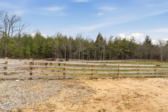 $400,000 | 337 Old Collins Road, Deer Lodge, TN 37726