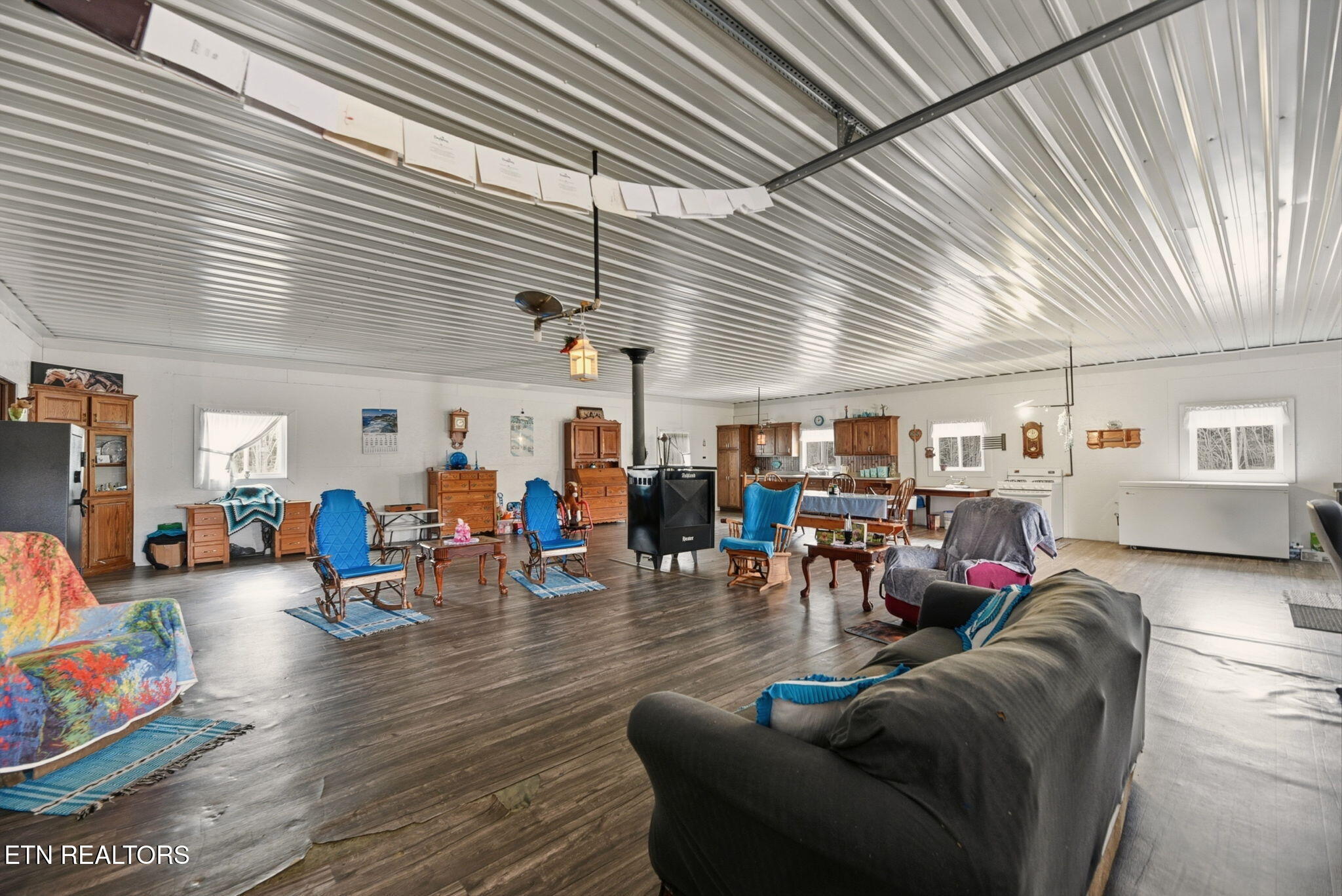 337 Old Collins Road Deer Lodge, TN 37726 - Photo 5 of 40 5