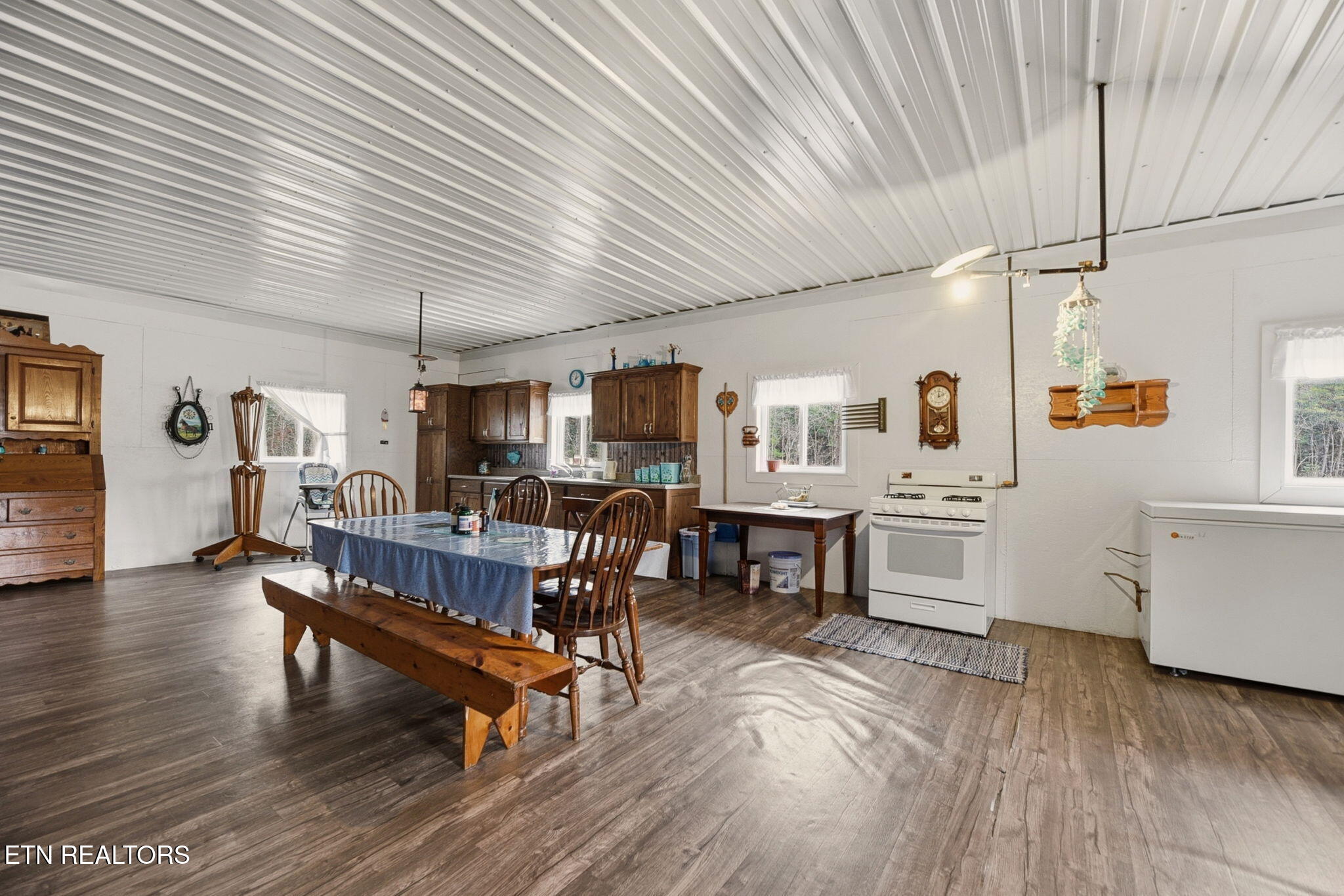 337 Old Collins Road Deer Lodge, TN 37726 - Photo 8 of 40 8