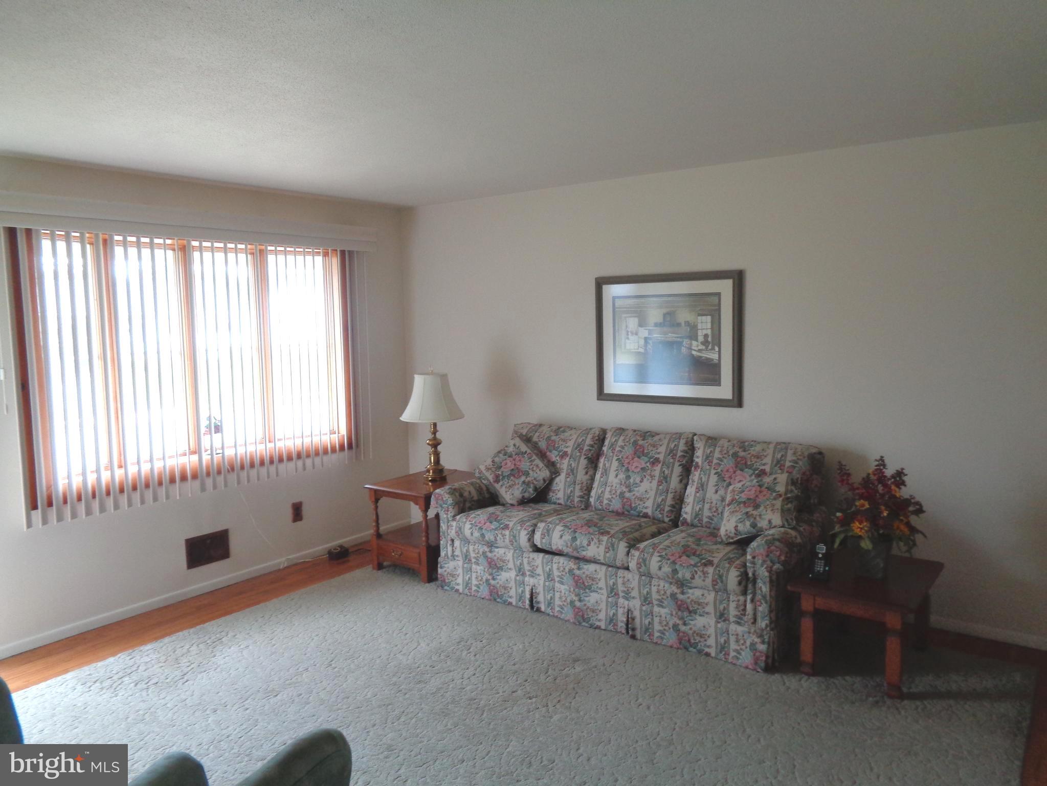 6 Glendon Road Hamilton, NJ 08610 - Photo 2 of 15 Living Room