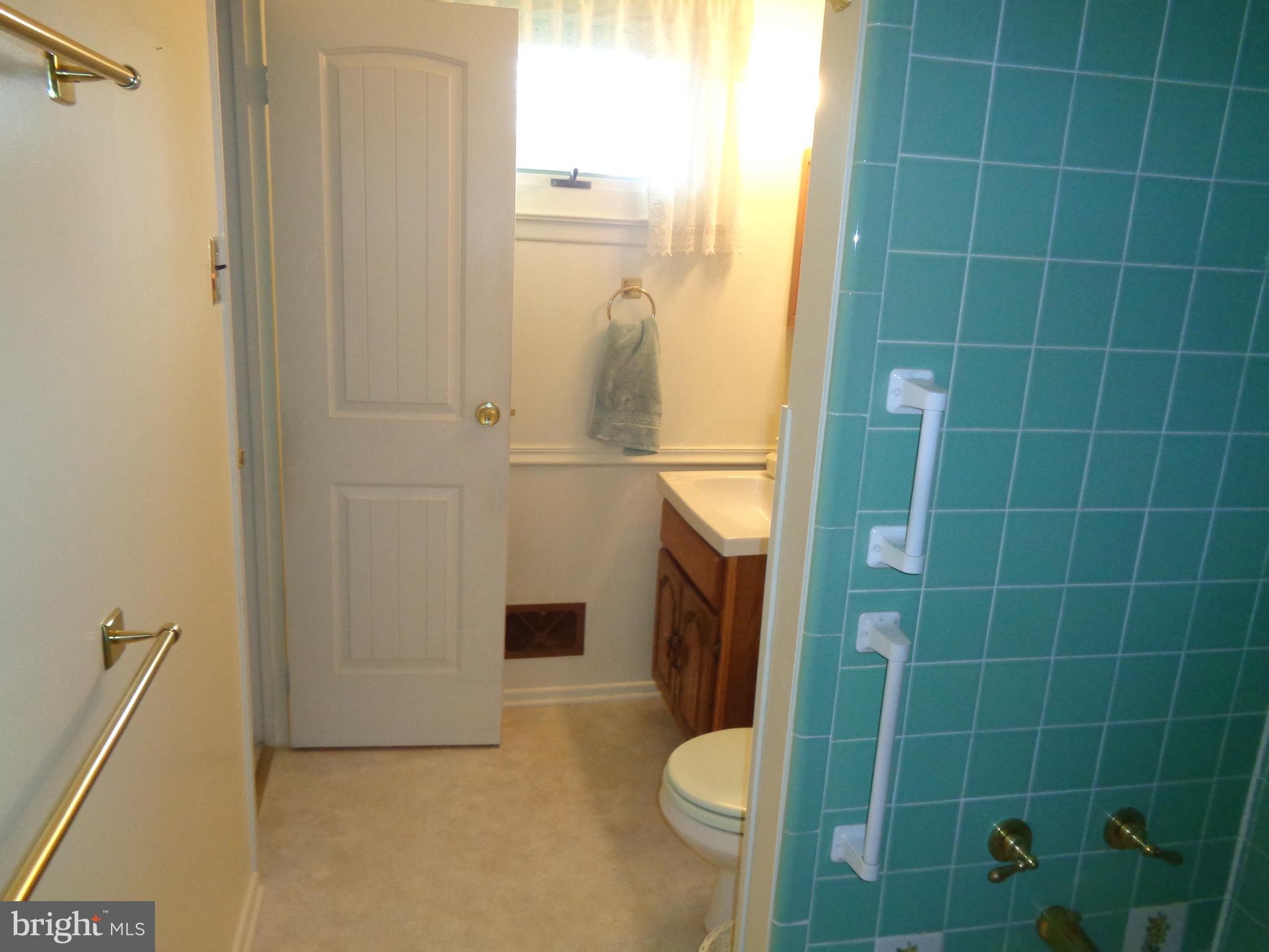 6 Glendon Road Hamilton, NJ 08610 - Photo 5 of 15 Full Bath