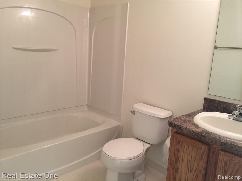 1139 Beaver Run, Unit 17 Troy, MI 48083 - Photo 9 of 17