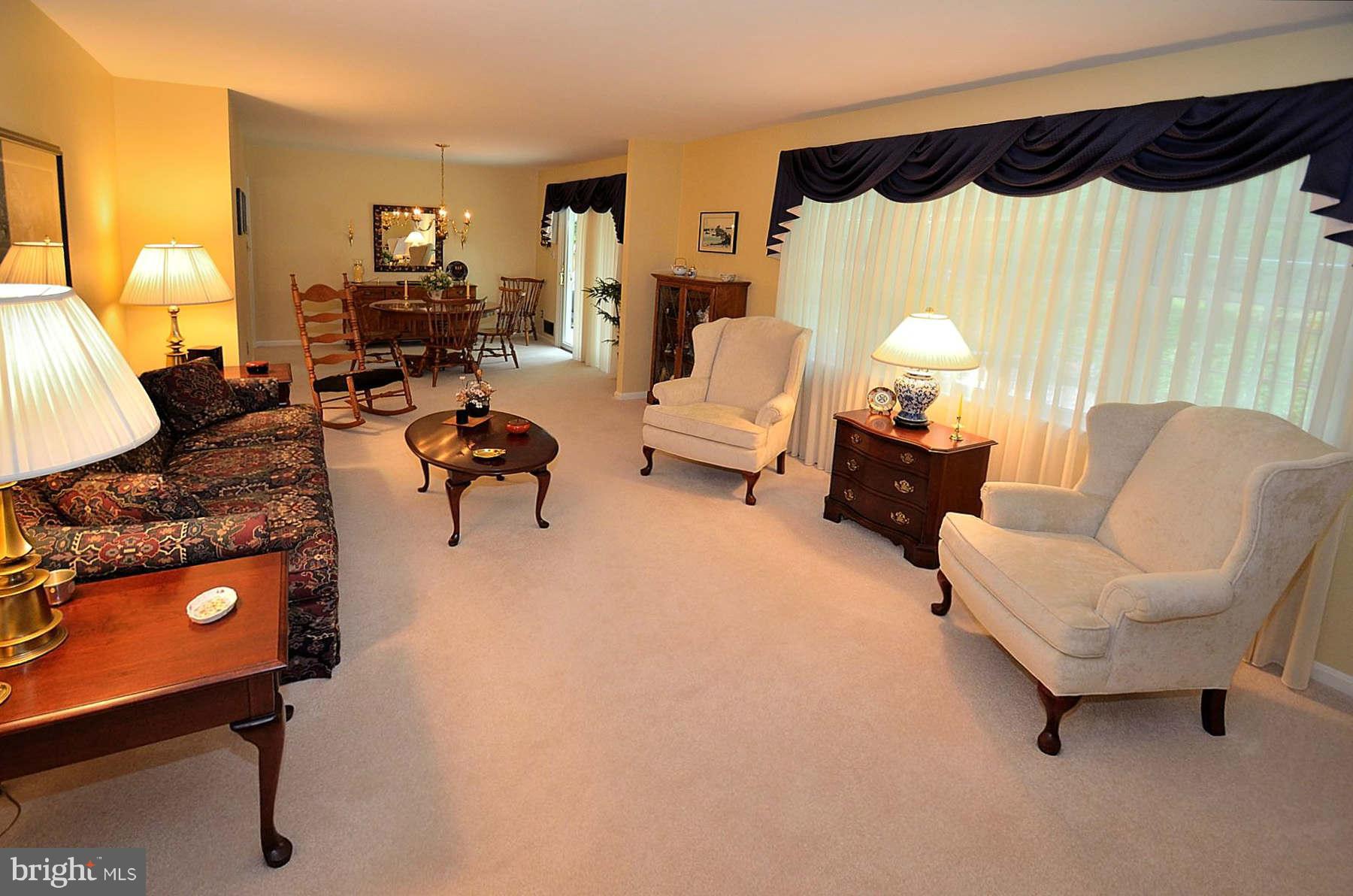 6722 Houndmaster Road Springfield, VA 22152 - Photo 3 of 20 Living Room