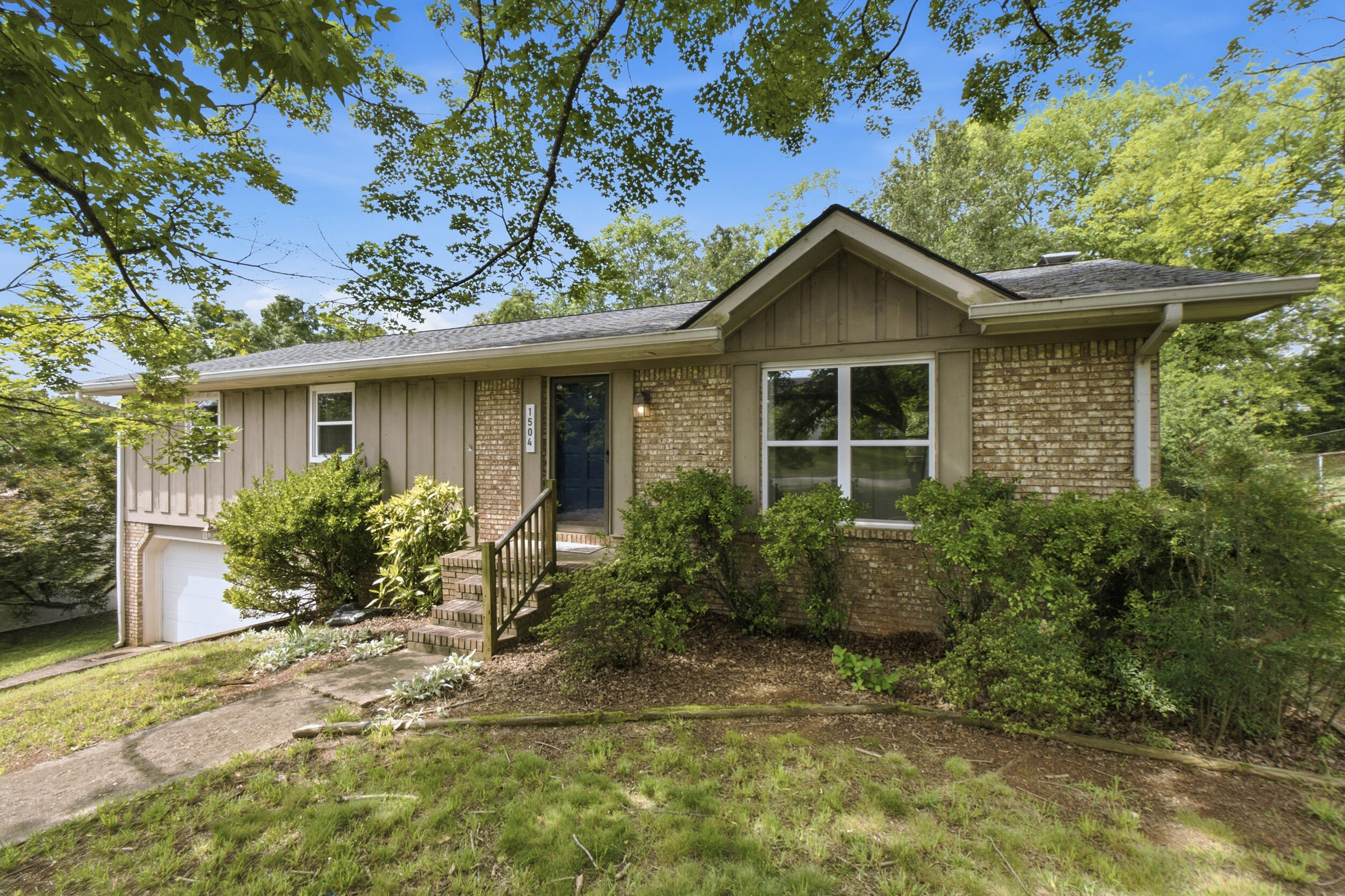 1504 Ridge Point Road Hixson, TN 37343 - Photo 2 of 34 041_dh103257