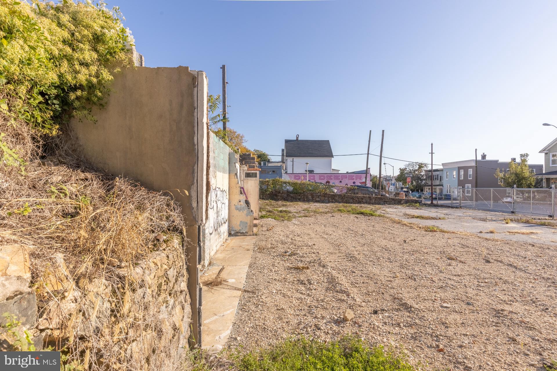 3801 Falls Road Baltimore, MD 21211 - Photo 5 of 21 retaining wall