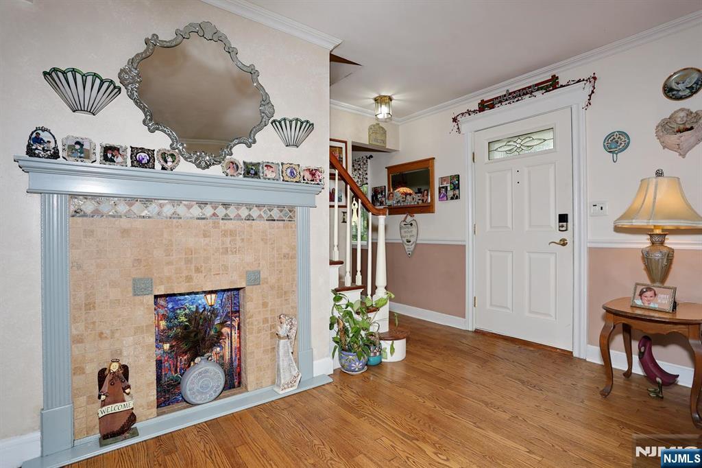 393 New Bridge Road Bergenfield, NJ 07621 - Photo 3 of 37