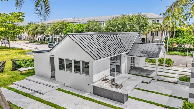 $5,000 | 394 Southeast 5th Avenue, Unit 396, Delray Beach, FL 33483