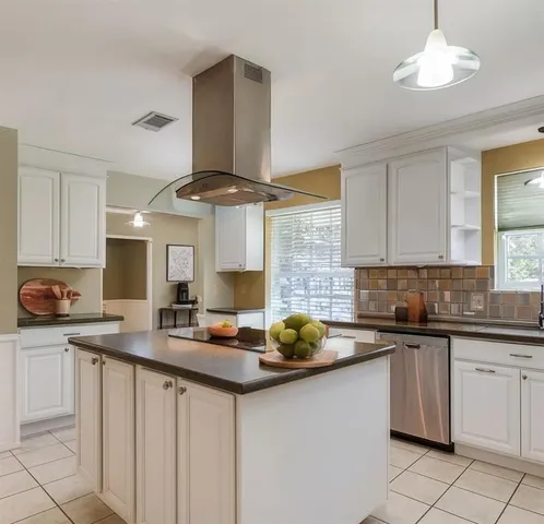 $380,000 | 1501 Ridgeview Drive, Arlington, TX 76012