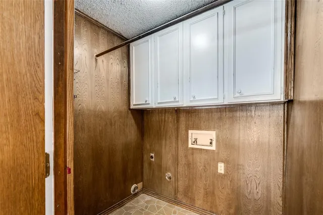 $380,000 | 1501 Ridgeview Drive, Arlington, TX 76012