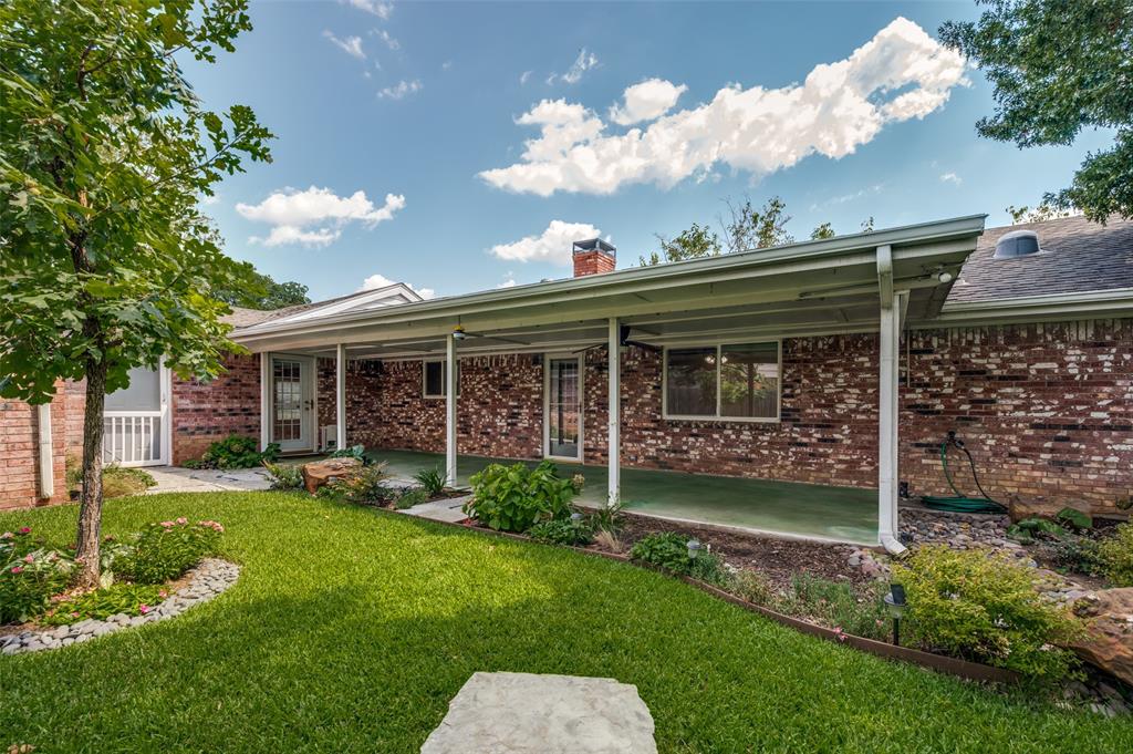 1501 Ridgeview Drive Arlington, TX 76012 - Photo 29 of 32 front view of a house with a yard