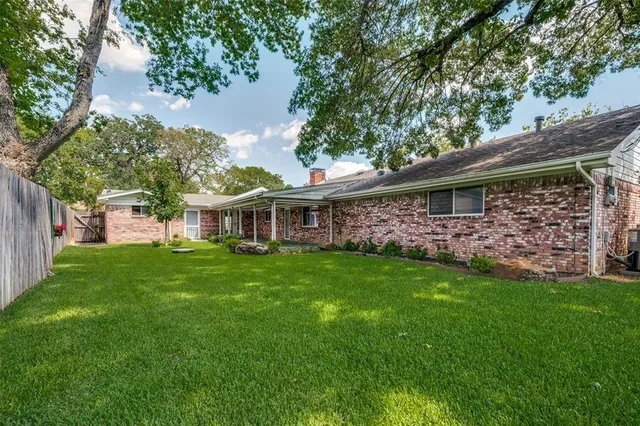 $380,000 | 1501 Ridgeview Drive, Arlington, TX 76012